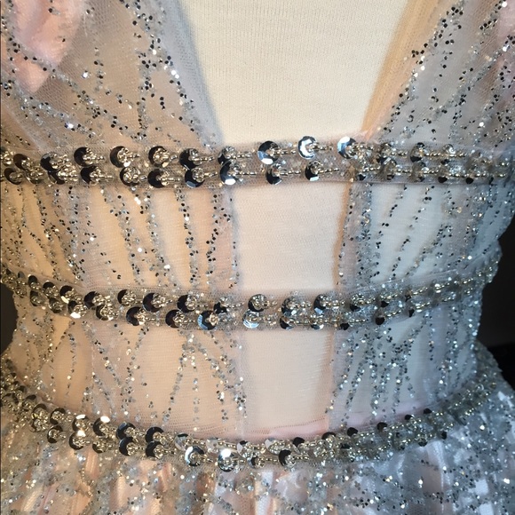 STUNNING SILVER/TULLE-PROM/ FORMAL DRESS - Picture 2 of 8